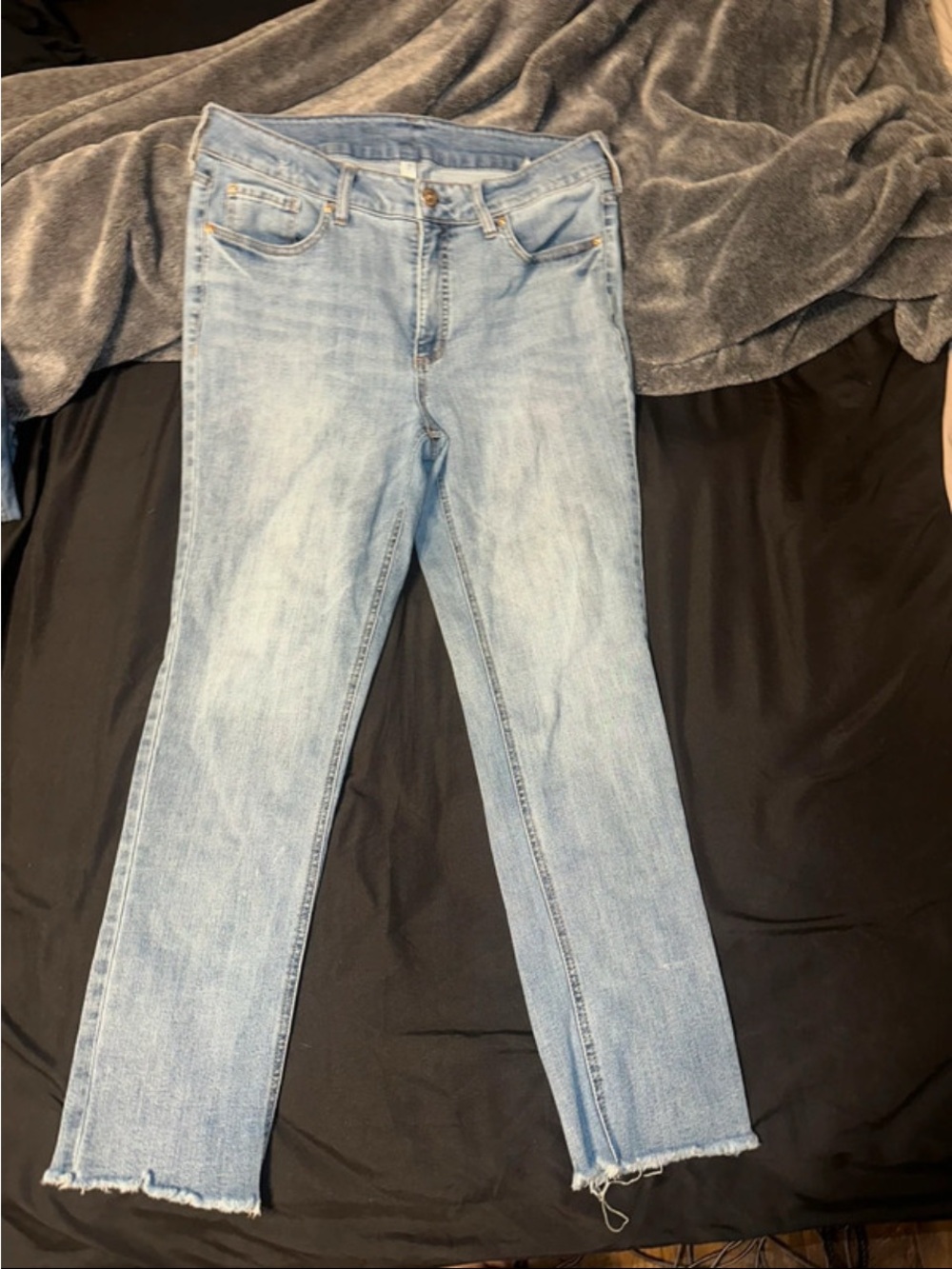 Seven7 Light Blue Cropped Skinny Jeans